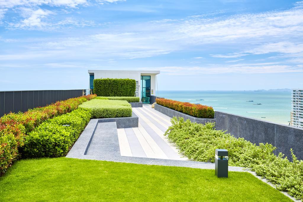 The Base By Fantasea Beach Apartment Патая Екстериор снимка